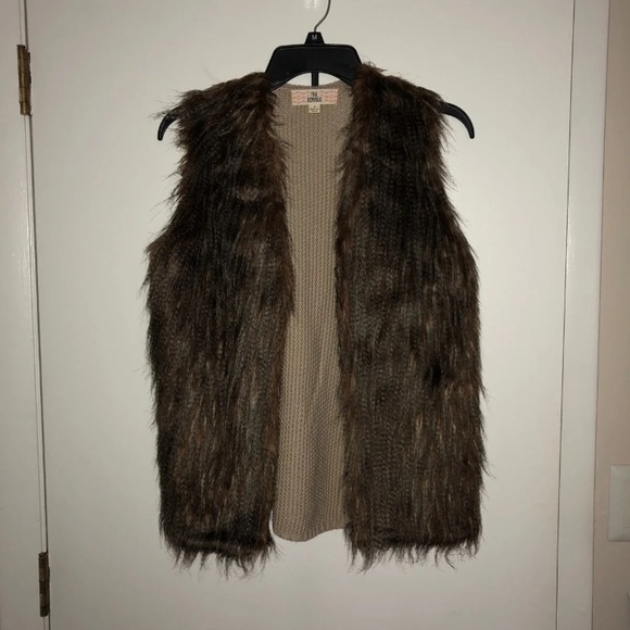 Faux Fur Vest - Picture 1 of 2